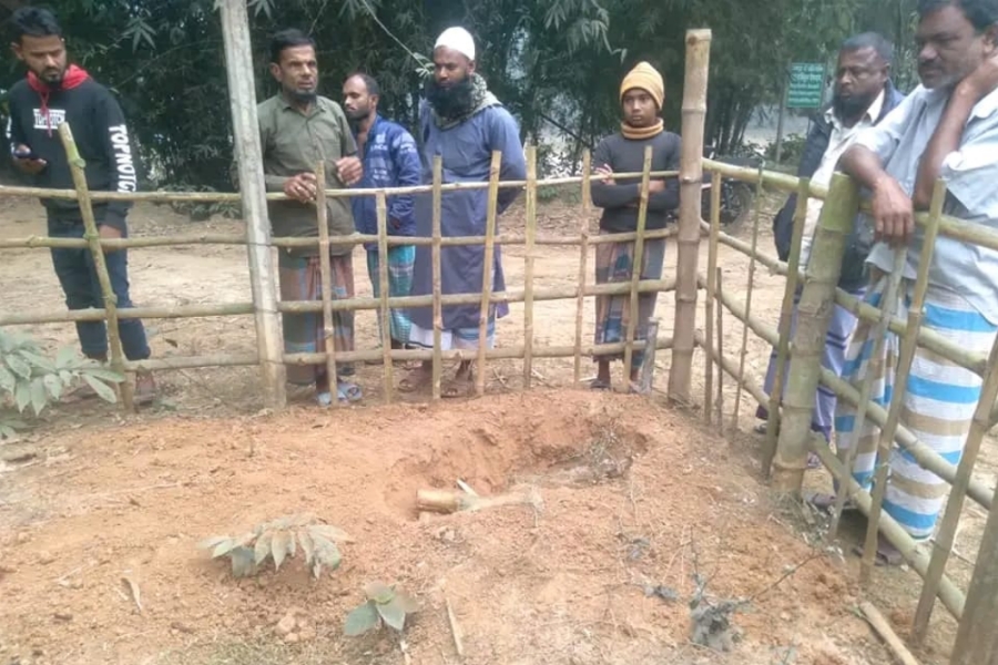 ময়মনসিংহ ভালুকায় রাতের আঁধারে কবর থেকে কঙ্কাল চুরি