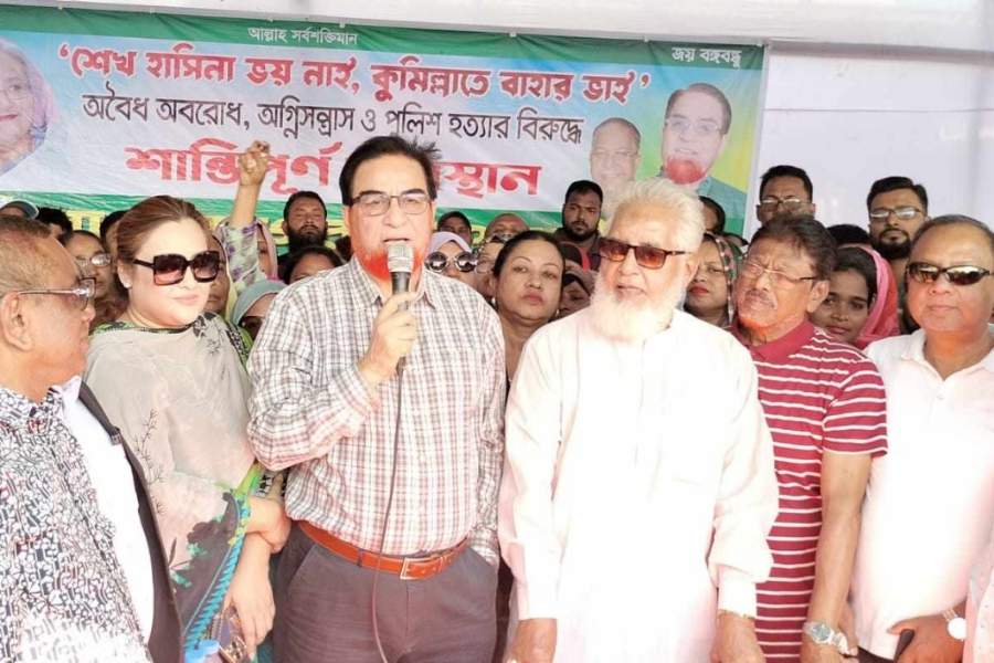 এমপি বাহারের নেতৃত্বে মহাসড়কের কুমিল্লায় মহানগর আওয়ামী লীগের অবস্থান শান্তি সমাবেশ  অব্যাহত 