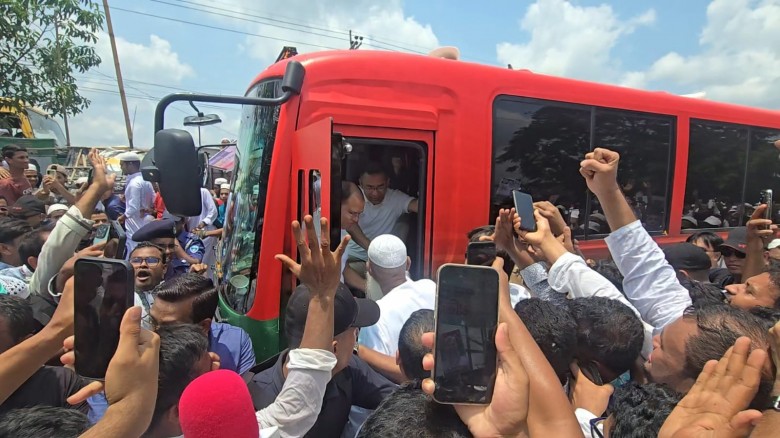 প্রধানমন্ত্রীকে অভ্যর্থনা জানাতে ধর্মমন্