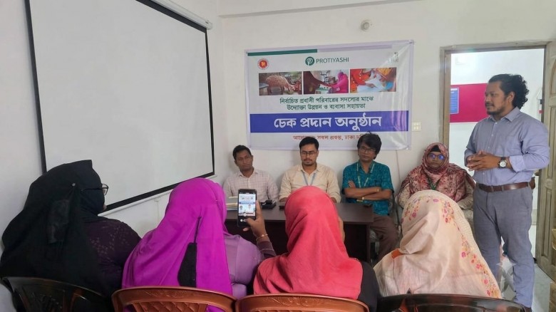 প্রত্যাশীর উদ্যোগে ফেনীতে প্রবাসী পরিবার