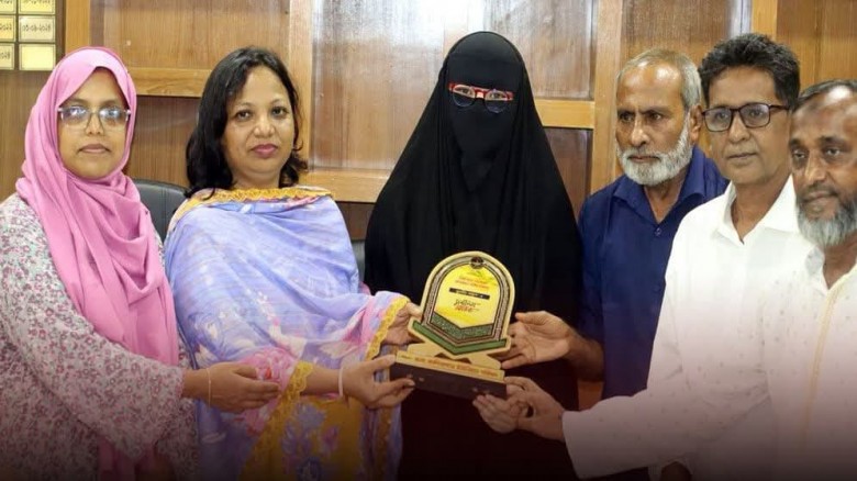 ৮ মাসে ৩০ পারা কুরআন নিজ হাতে লিখলেন কুম