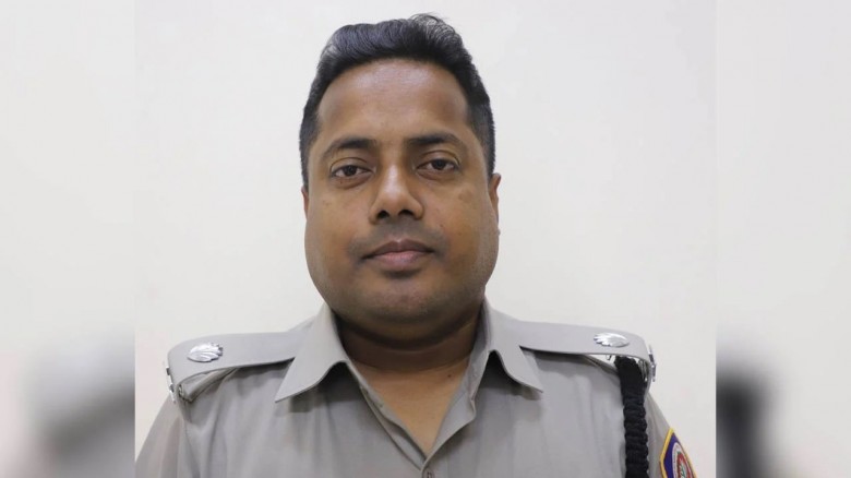 ‘বঙ্গবন্ধু বুক কর্নার’ স্থাপনের জন্য বাজ