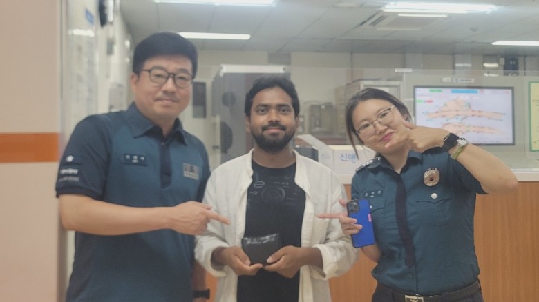 দক্ষিণ কোরিয়া পুলিশের অনুকরণীয় নাগরিক সে