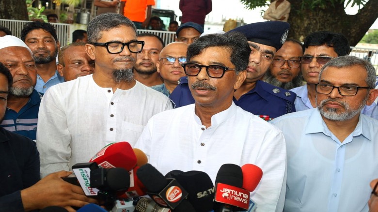 দেশে পর্যাপ্ত সার আছে, দুষ্টু লোকেরা মজু