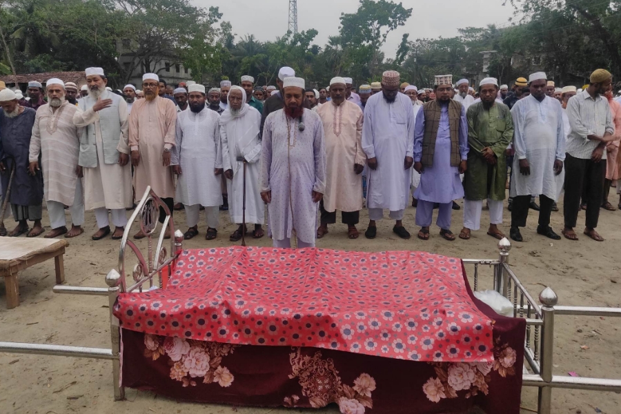 মাওলানা কামরুজ্জামান এর পিতার জানাযা ও দাফন সম্পন্ন