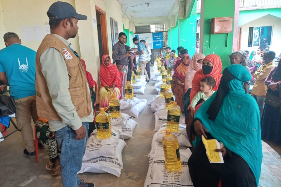 বিশ্বম্ভরপুর উপজেলার ফতেহপুর ইউনিয়নে ইসলামিক রিলিফ বাংলাদেশ এর রমজান ফুড প্যাক বিতরণ