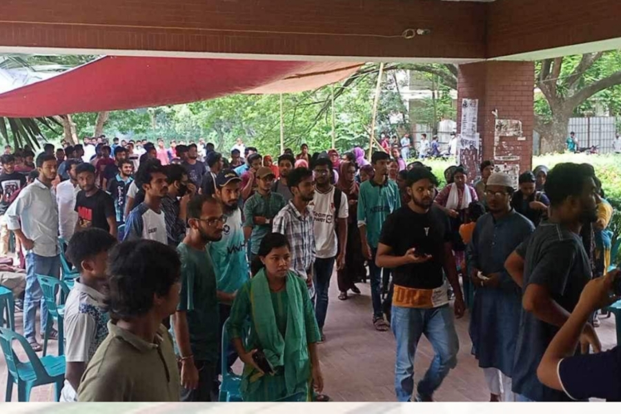 রেজিস্ট্রার ভবনে হামলা চালিয়েছে কোটা আন্দোলনে  ছাত্রলীগের অনুপ্রবেশকারীরা -দাবি সমন্বয়কদের