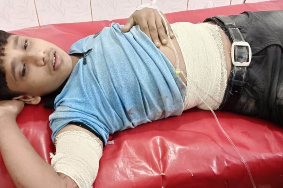 কুমিল্লায় নৌকার সমর্থকের পেটের ভুড়ি বের করে দিয়েছে স্বতন্ত্র প্রার্থীর সমর্থক 