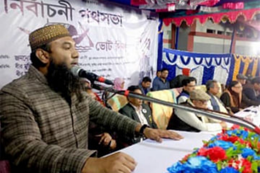 সংসদ সদস্যের কাছে পে*টানোর অনুমতি চাইলেন কাউন্সিলর