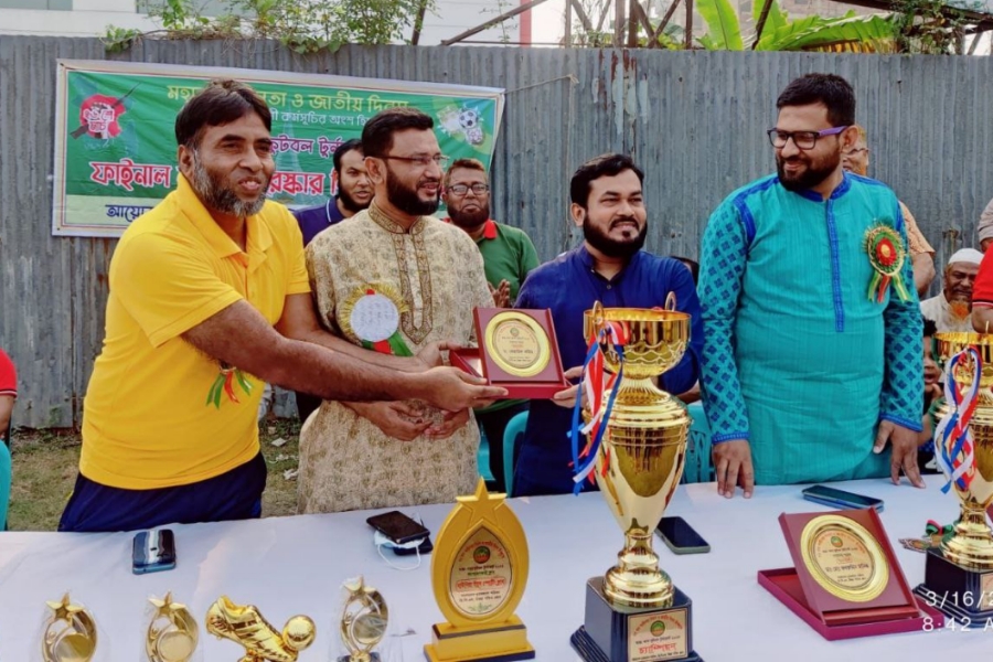 মাসব্যাপী ফুটবল টুর্নামেন্টে ফাইনালে চ্যাম্পিয়ন উত্তরা ইউনাইটেড ক্লাব  